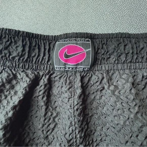 Nike Women’s Tempo Icon Clash Textured Short Running Shorts Black & Pink M - Picture 2 of 5